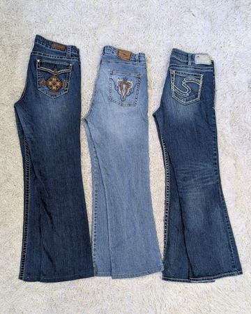 ***Y2K Embroidered Flare Jeans – Trendy Statement Denim