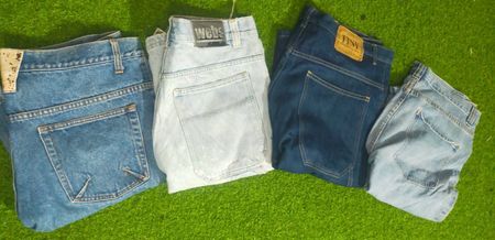 CHIORI ET D'AUTRES MARQUES DE MIX SHORTS (D 280)