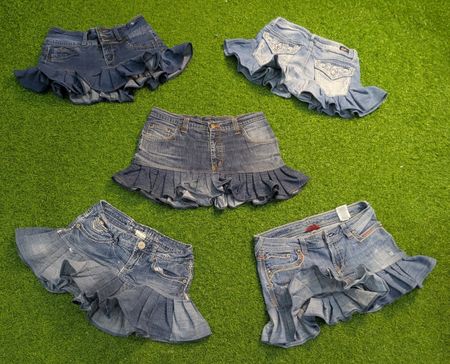 7970 - Upcycelte Mini-Denimröcke
