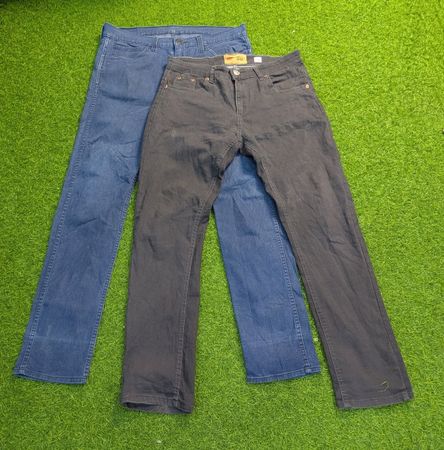 8106 - Levi's Jeans und Baumwollhose