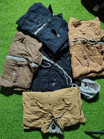 Großhandelsmenge von 10x Vintage Dickies Kapuzen-Canvas-Arbeitsjacken (Mischung aus Schwarz und Beige)