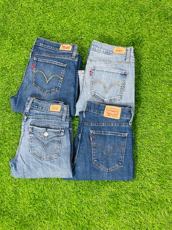 Jeans de corte bota Levi's para mujeres seleccionados a mano personalizados