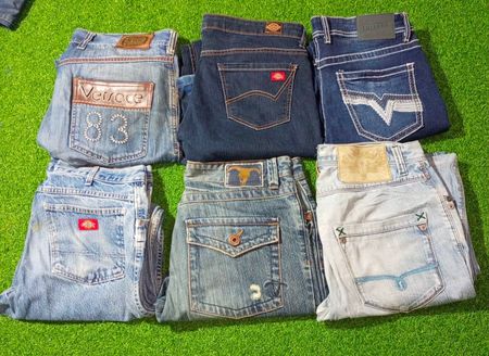 GUESS JEANS AND OTHER MIX BRANDS JEANS  (A 134)