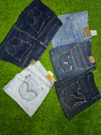 Levi’s &0ther brands mini skirts (BN 554)