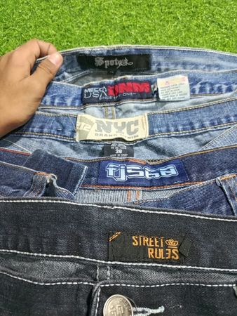 MECCA USA AND OTHER MIX BRANDS SHORTS (D 270)