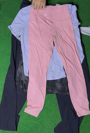 Lululemon Activewear 20-teiliger Lot – Leggings, Tops & Shorts | A/B Note