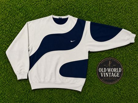 Upcycled Nike authentisches Sweatshirt.