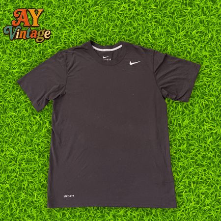 A.Y370 Nike et t-shirts de sport Adidas