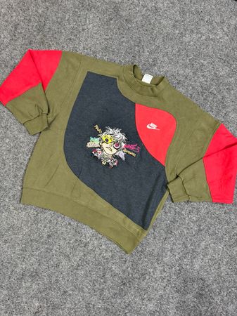 Pull funky Nike upcyclé