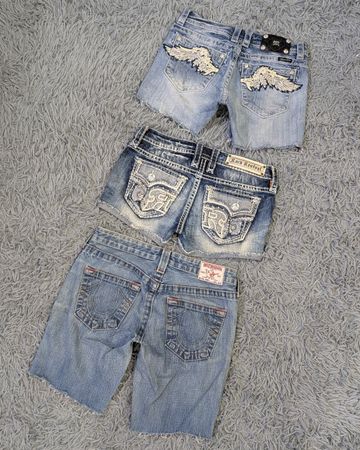 **Miss Me True Religion Rock Revival Shorts – Trendige Mode-Kollektion