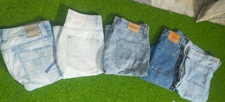 NAUTICA JEANS  AND OTHER MIX BRANDS SHORTS (D 285)
