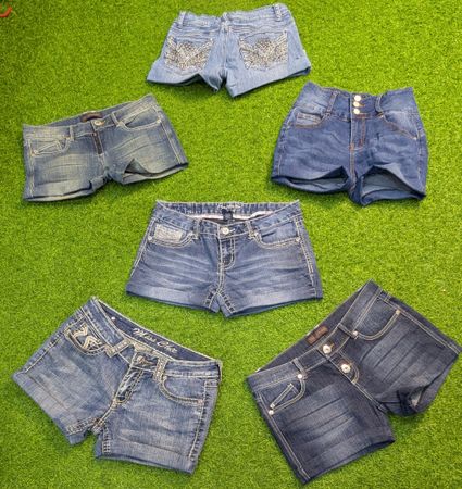 8117 - Short en denim upcyclé
