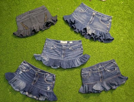 8032 - Aufgewertete Mini-Jeansröcke