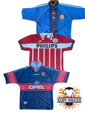 Vintage 90.s foot ball T shirt soccer jersey T shirt