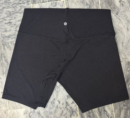Lululemonショーツ