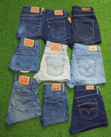 LEVI’ S MINI SHORTS (Z 006)