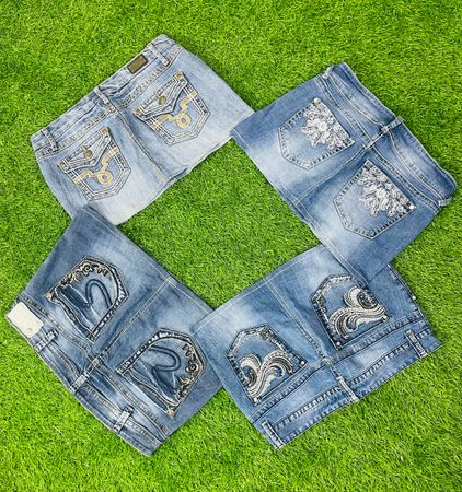 Saias Bordadas Y2K