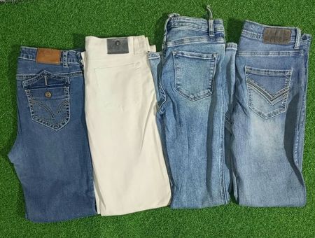 ARIZONA AND OTHER MIX BRANDS JEANS (B 176)
