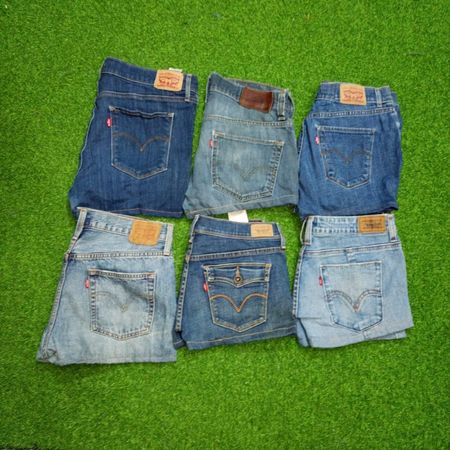 LEVI'S WOMAN WEAR MINI MICRO SHORTS (C279)