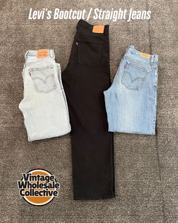 🔴 Levi’s Bootcut / Straight Jeans - (12/10)