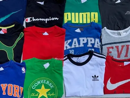 Mix t-shirt polo con marchio