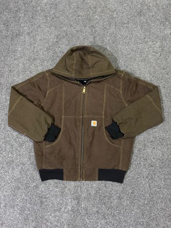アップサイクルされたカーハートフーディ