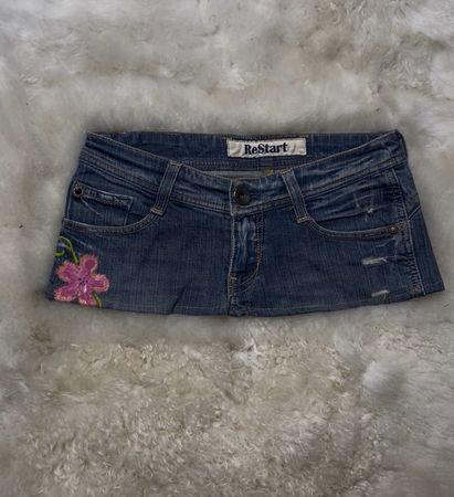Maßgeschneiderte handverlesene Upcycling, Mikro Minirock, 25 Stück - Aug-25
