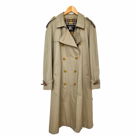 Trench coats Burberry sélectionnés sur mesure