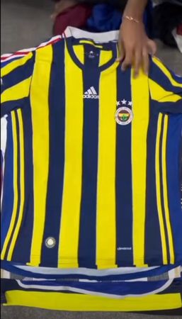 T-shirt con maglie da calcio