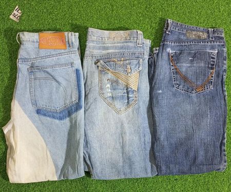 ROCAWEAR ET AUTRES JEANS DE MARQUES MIXTES (A 262)