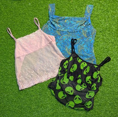 6937 - Hauts en cami style Y2K