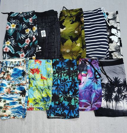 Shorts stampati per nuotare