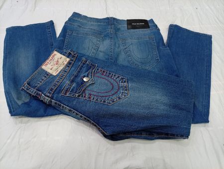 CR10445 Vintage True Religion Men’s Jeans
