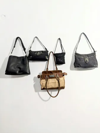 CodeYV128
HAND BAGS
9p