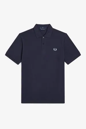 drei-Knopf-T-Shirt