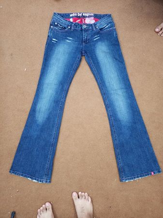 Y2K Low Rise Jeans – Rückenstickerei & Vintage-Denim
