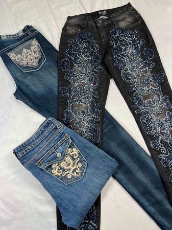 Calças jeans bordadas