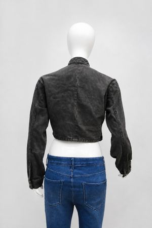CR2227 VESTE CROPPÉE UTILITAIRE EN DENIM NOIR UP-CYCLÉE CARHARTT