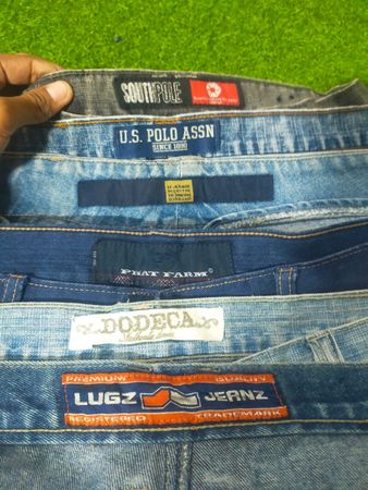 SOUTH POLE  AND OTHER MIX BRANDS SHORTS (D 284)