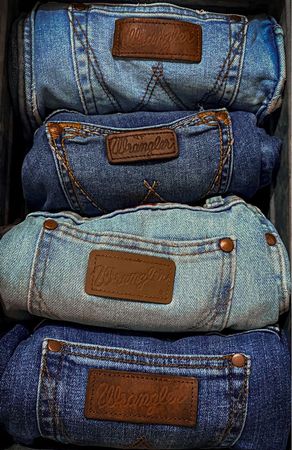 Wrangler  Lee Jeans