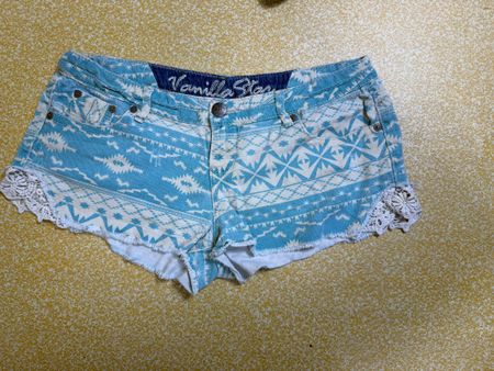 Lot of 10 Women's Y2K Distressed & Zipper Detail Jean Shorts Wholesale - Bundle #28