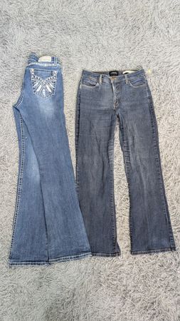 **Jeans en denim brodés Y2K – Mélange classique de flare rétro**