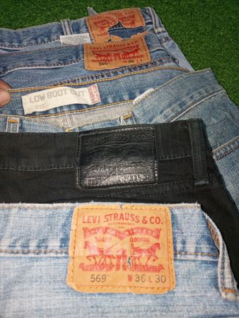 LEVI’S JEANS  (A 215)