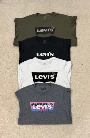 Levi’s T-Shirts