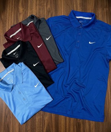 Markenauthentische Nike Kragen- und Rundhals-T-Shirts