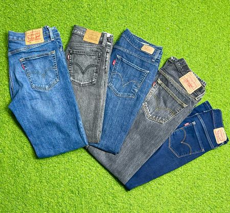 Levis jeans men & women id 672