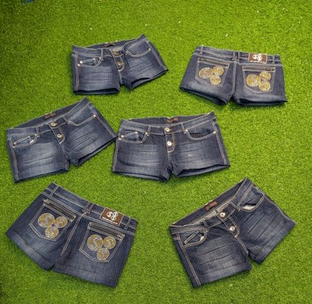 8118 - Shorts en denim recyclé