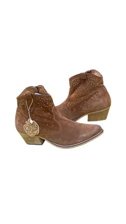 WOMEN’S EMBROIDERY SNIP TOE ANKLE COWBOY BOOT