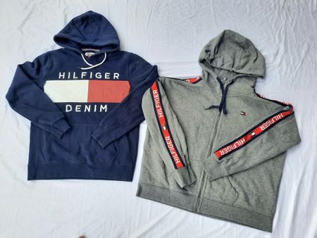 Felpa con cappuccio e felpa Tommy Hilfiger.