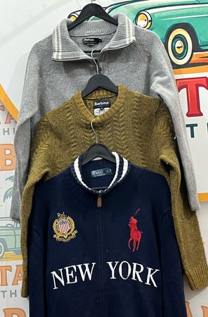 Branded sweaters bundle
